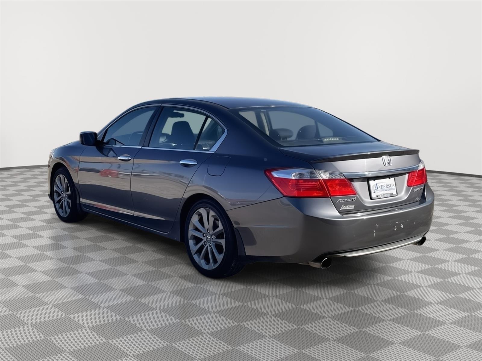 Vehicle photo 4