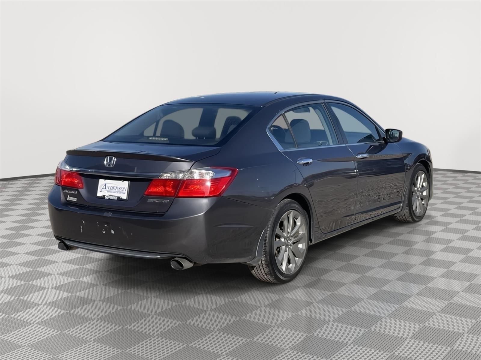 Vehicle photo 6