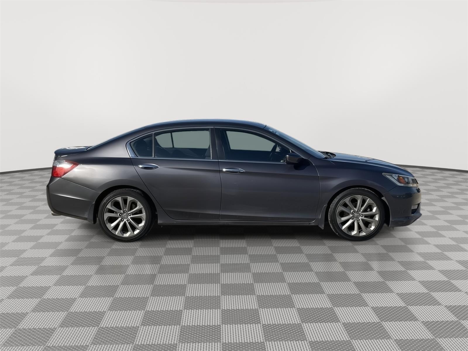 Vehicle photo 7