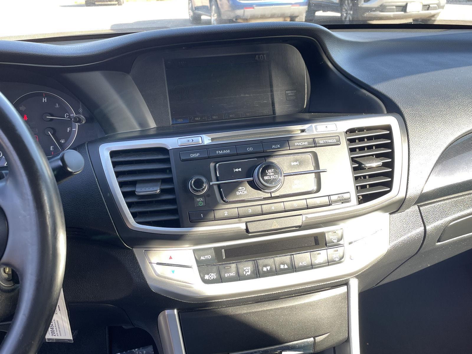 Vehicle photo 12
