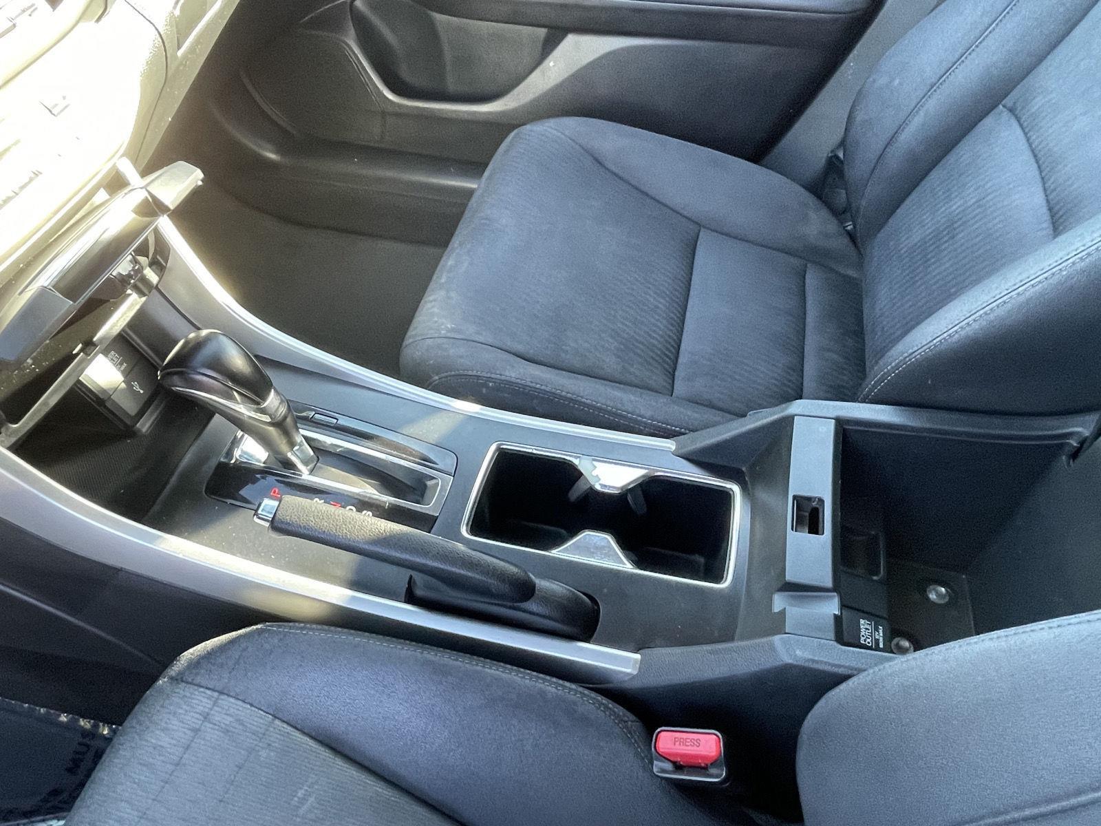 Vehicle photo 13