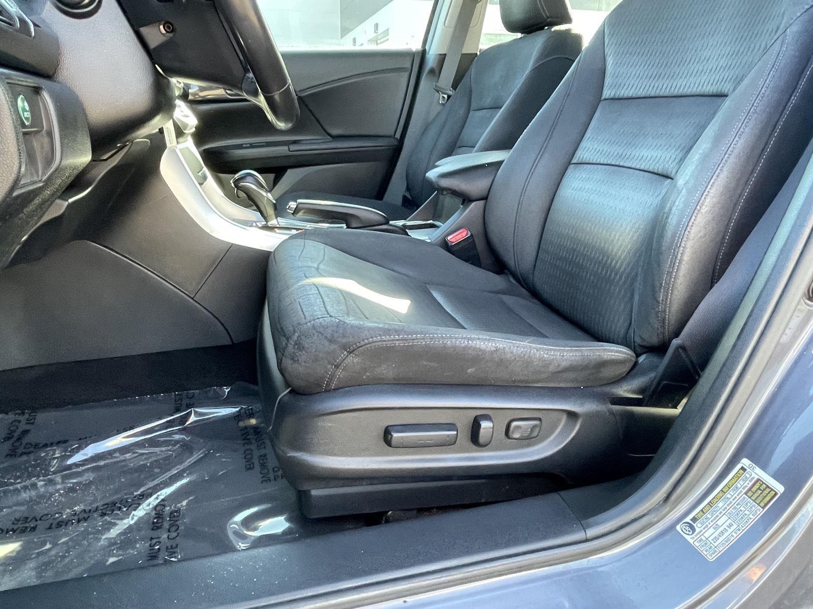 Vehicle photo 15