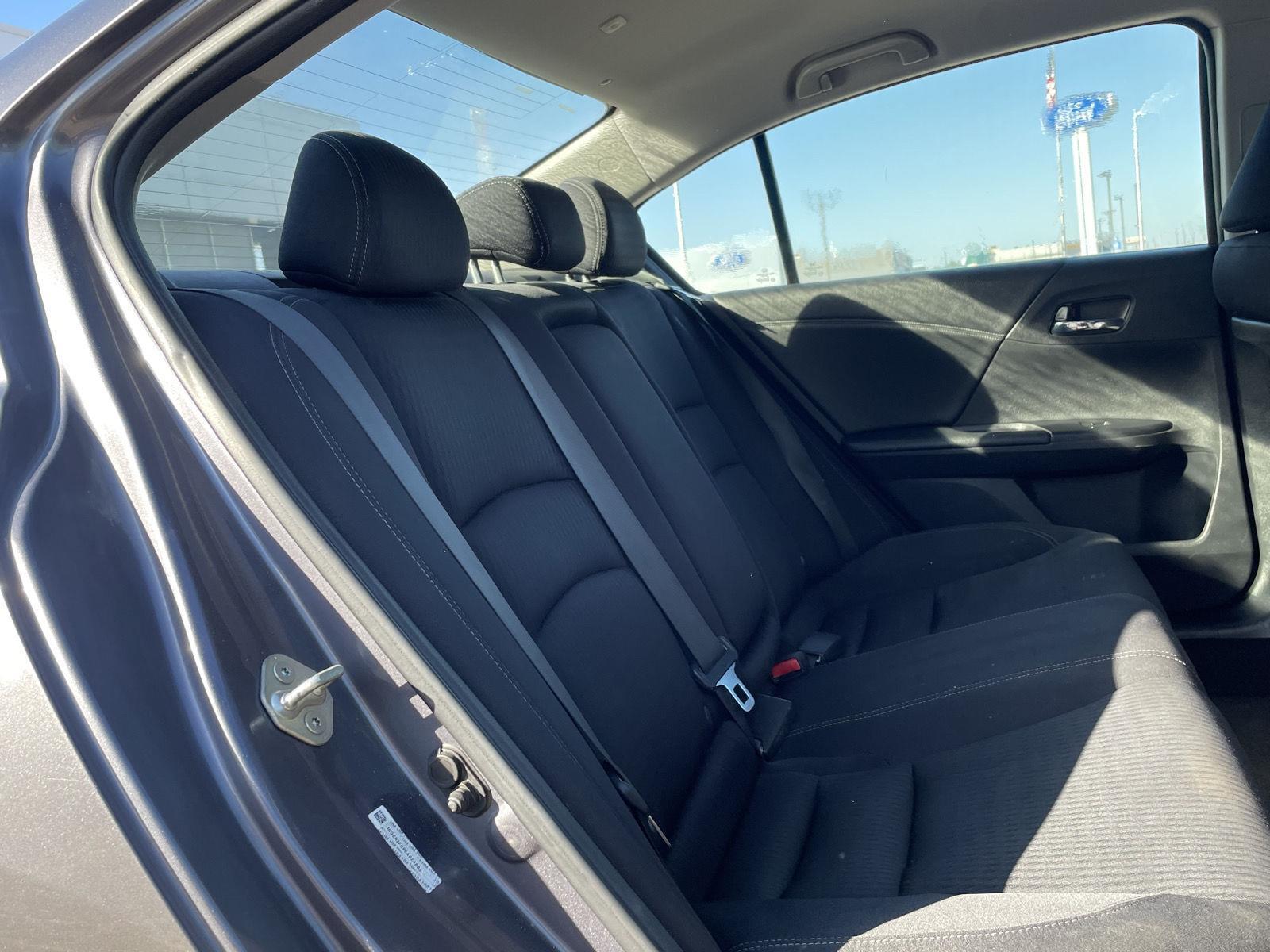 Vehicle photo 17