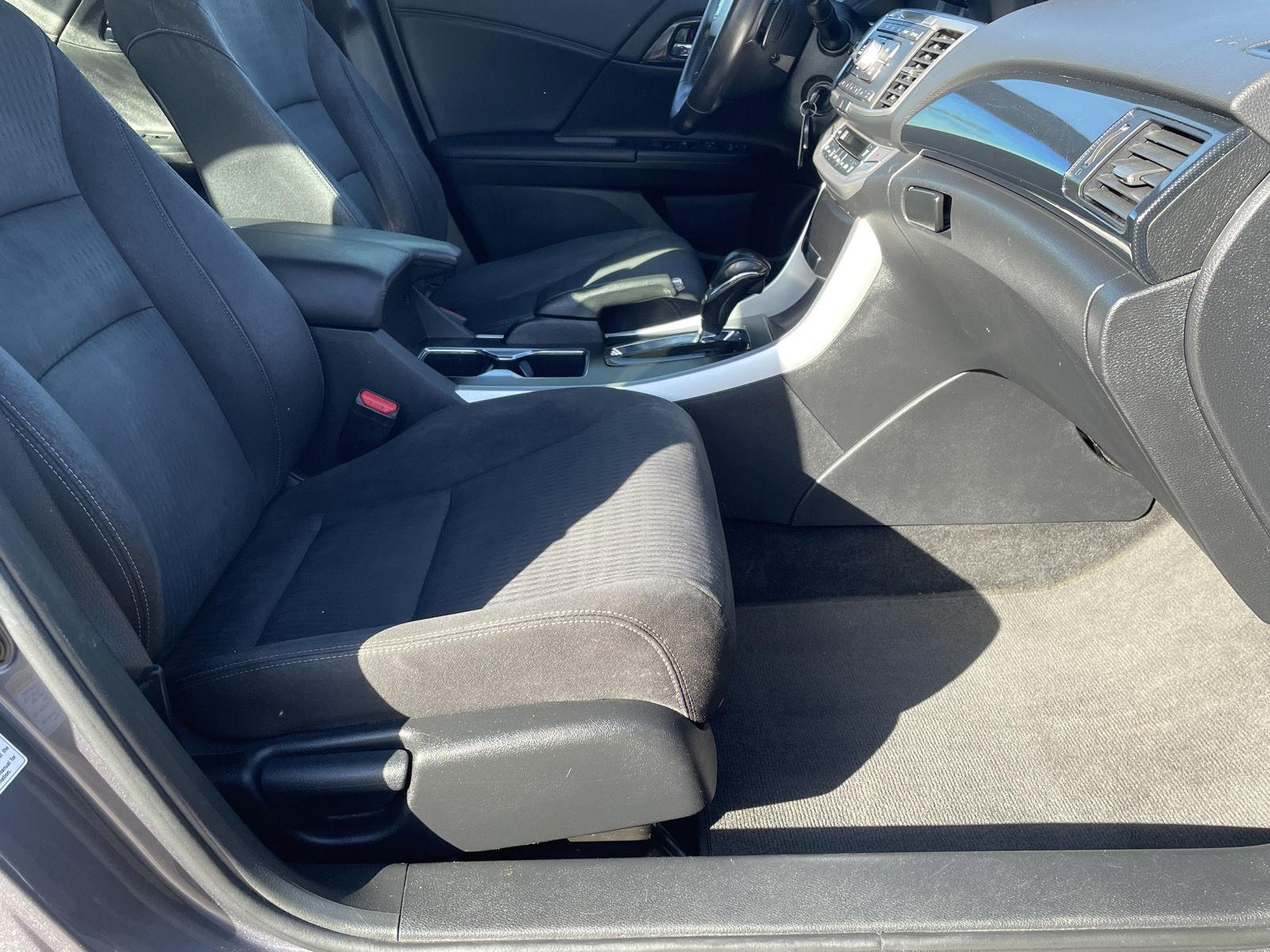 Vehicle photo 18