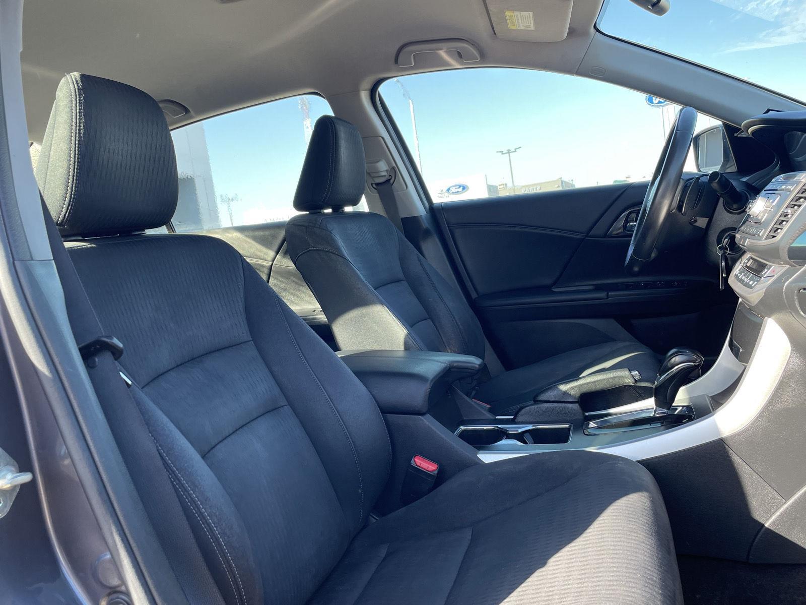 Vehicle photo 19