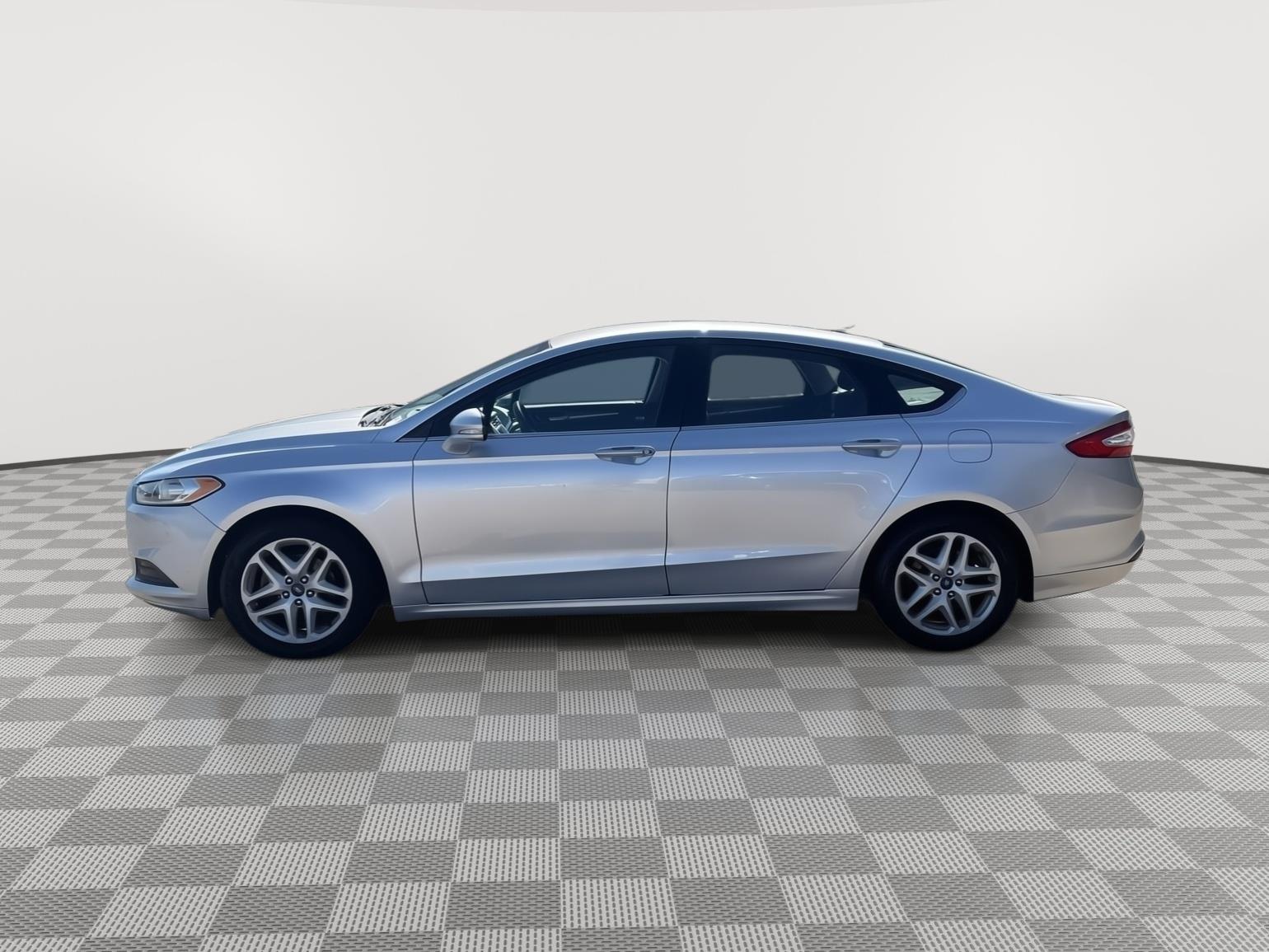 Vehicle photo 2