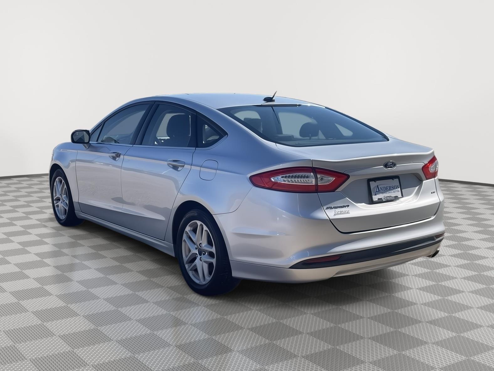 Vehicle photo 4