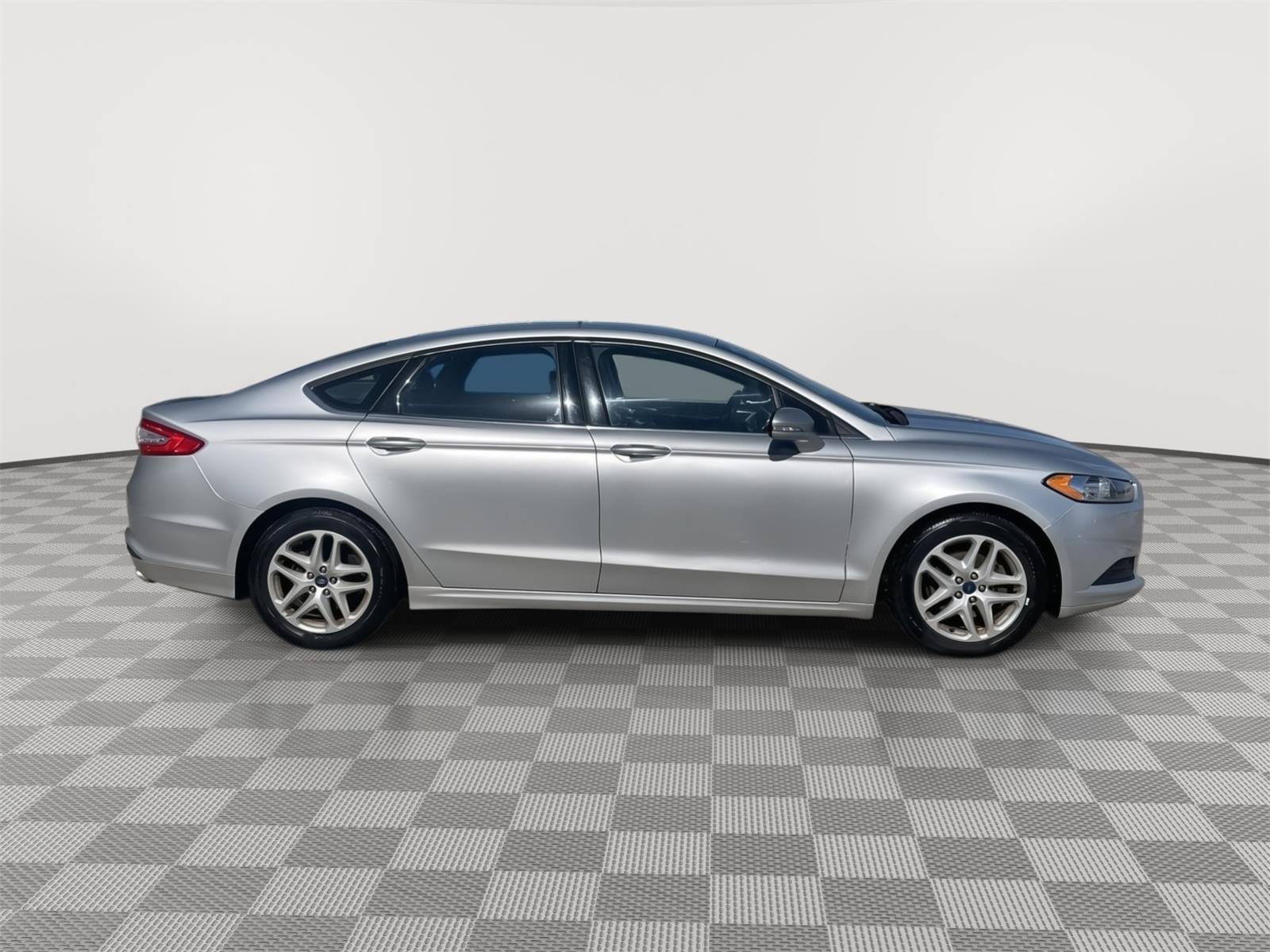 Vehicle photo 7