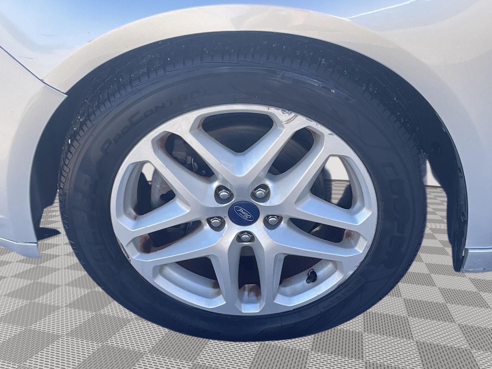 Vehicle photo 9