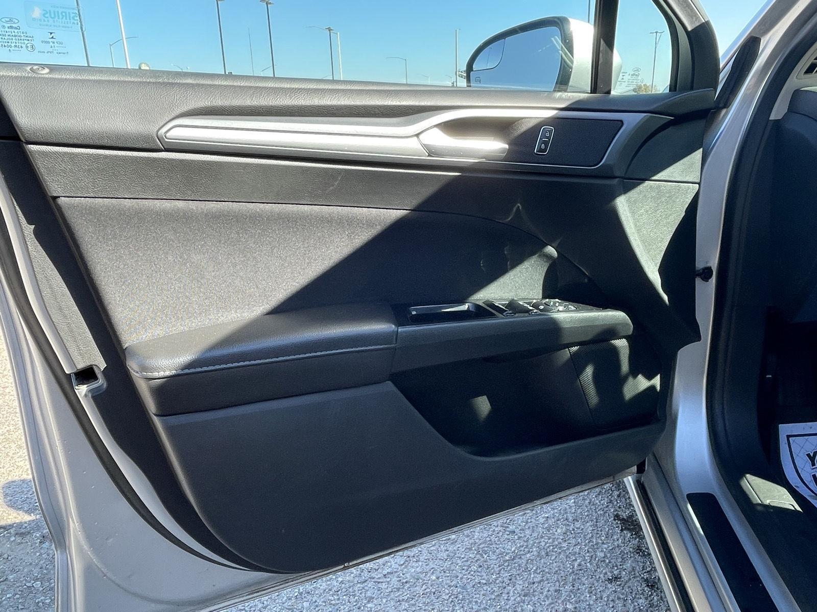 Vehicle photo 11