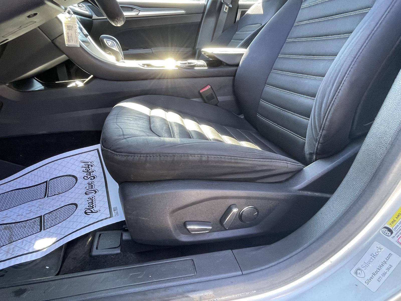 Vehicle photo 16
