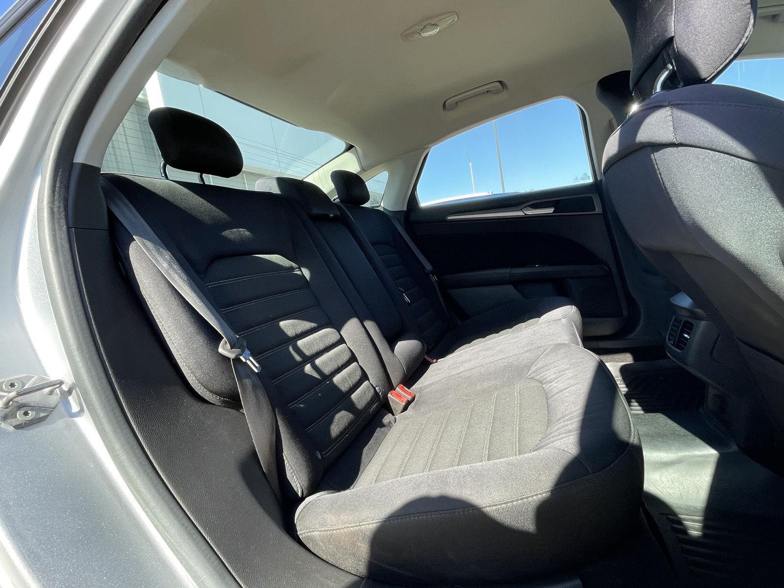 Vehicle photo 18