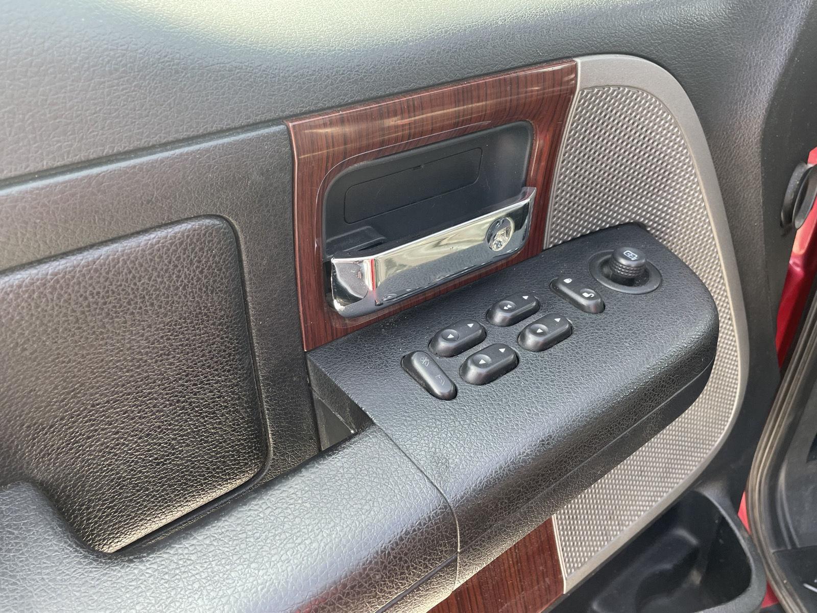 Vehicle photo 12