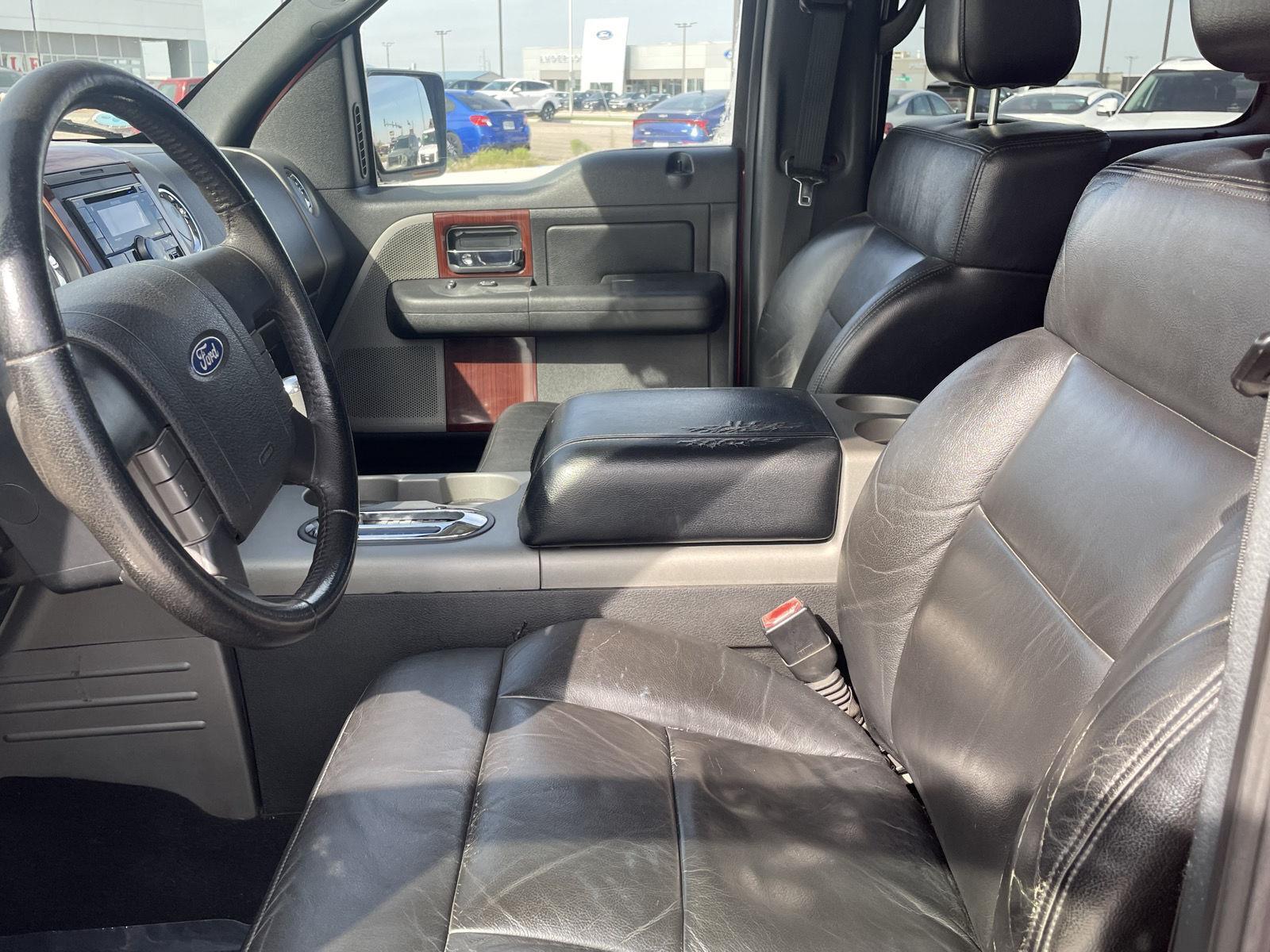 Vehicle photo 13