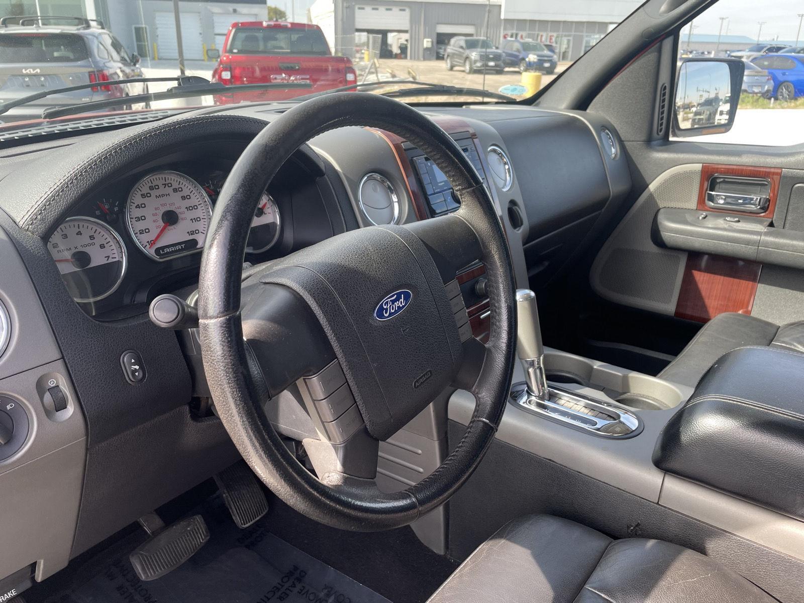Vehicle photo 14