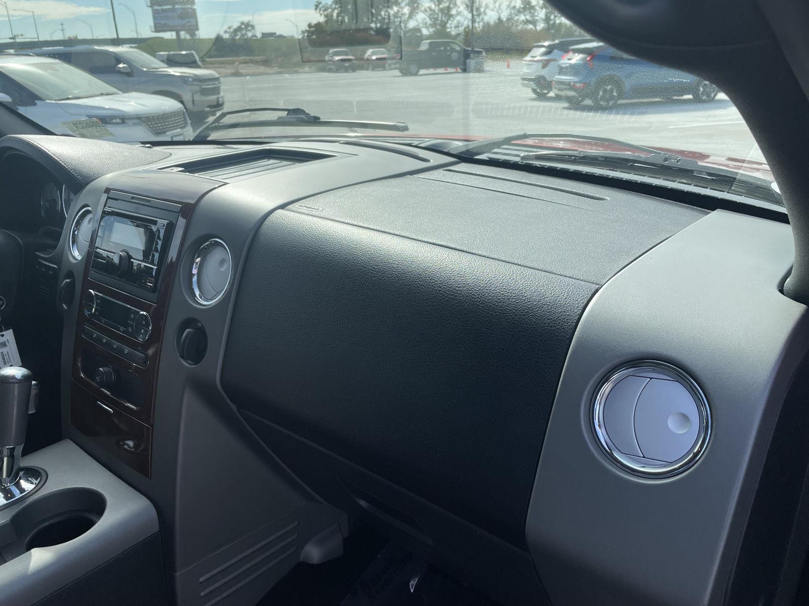 Vehicle photo 18