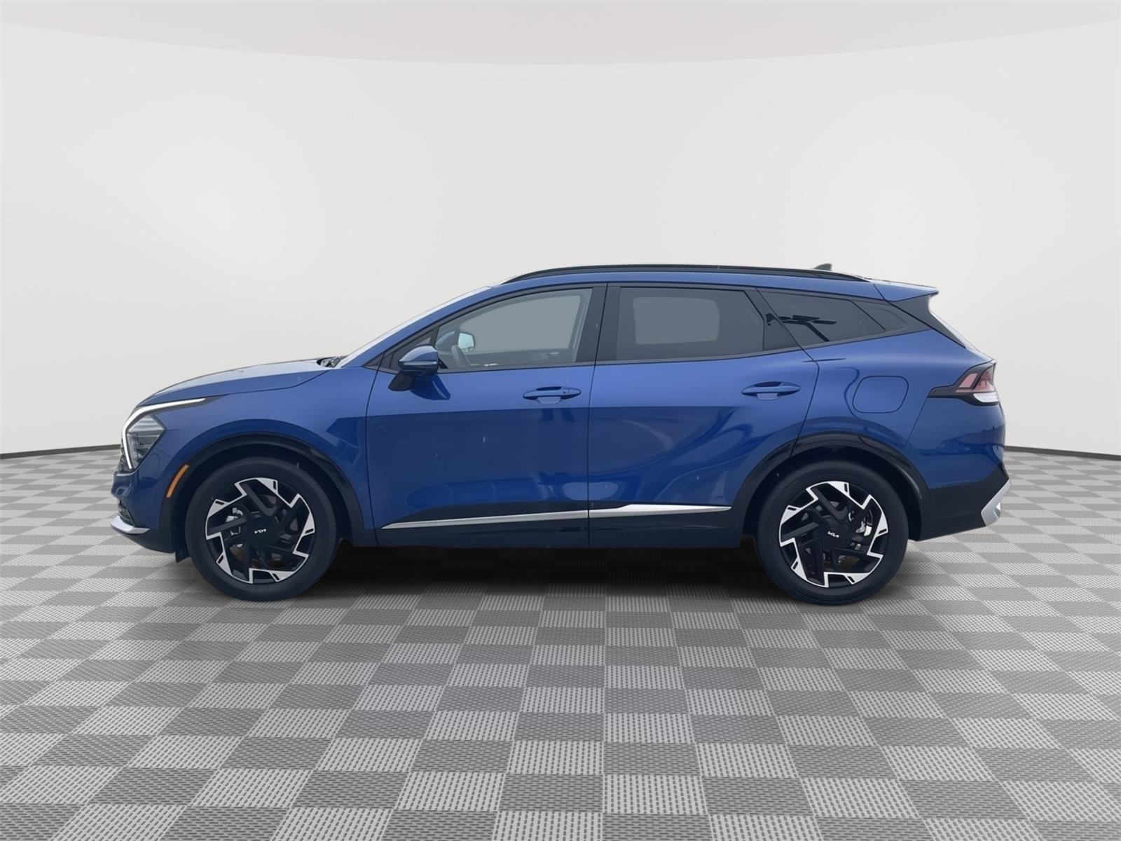 Vehicle photo 2