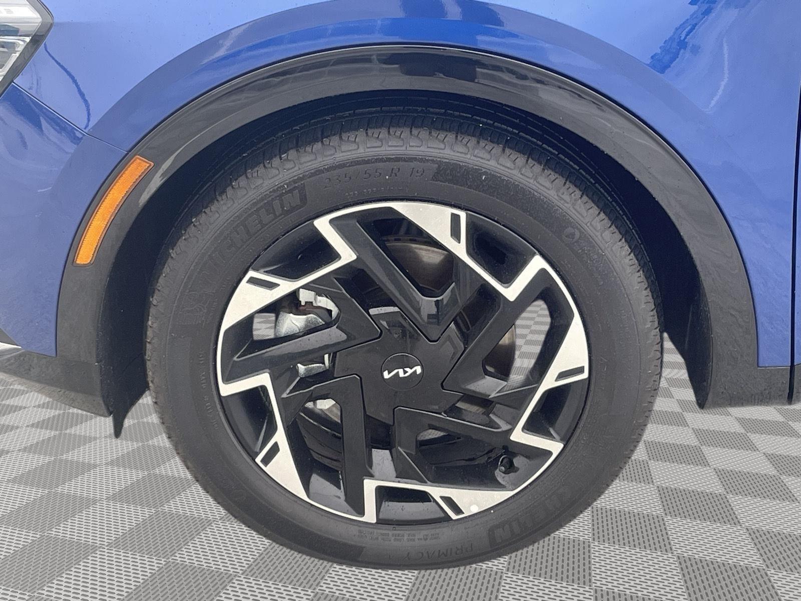 Vehicle photo 10