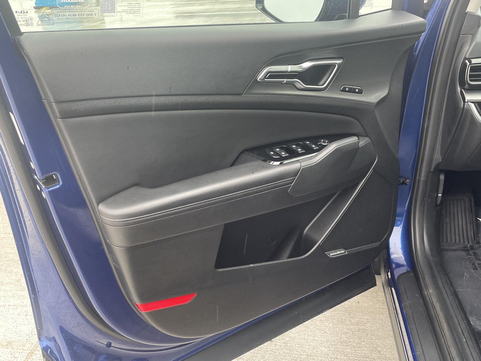 Vehicle photo 12