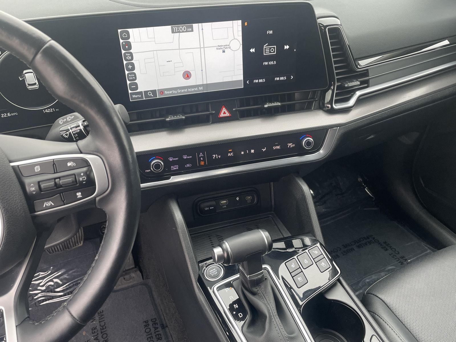 Vehicle photo 15