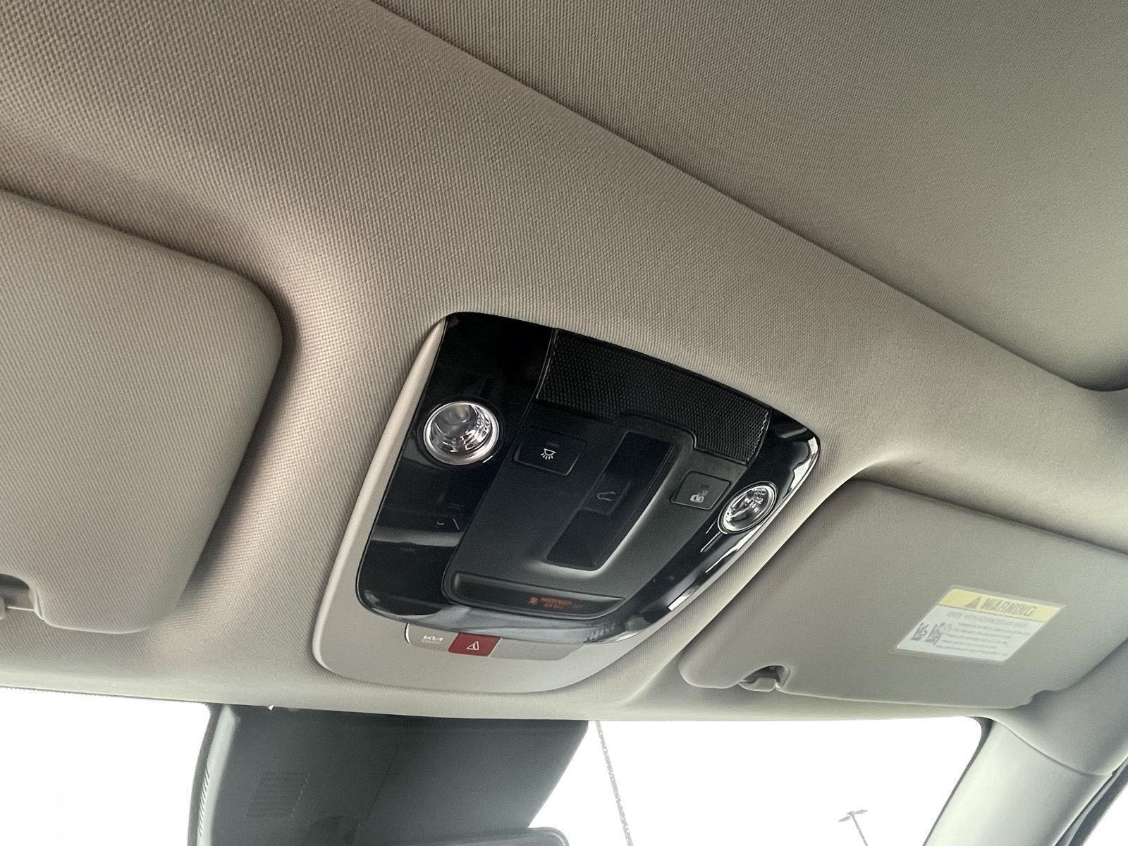 Vehicle photo 17