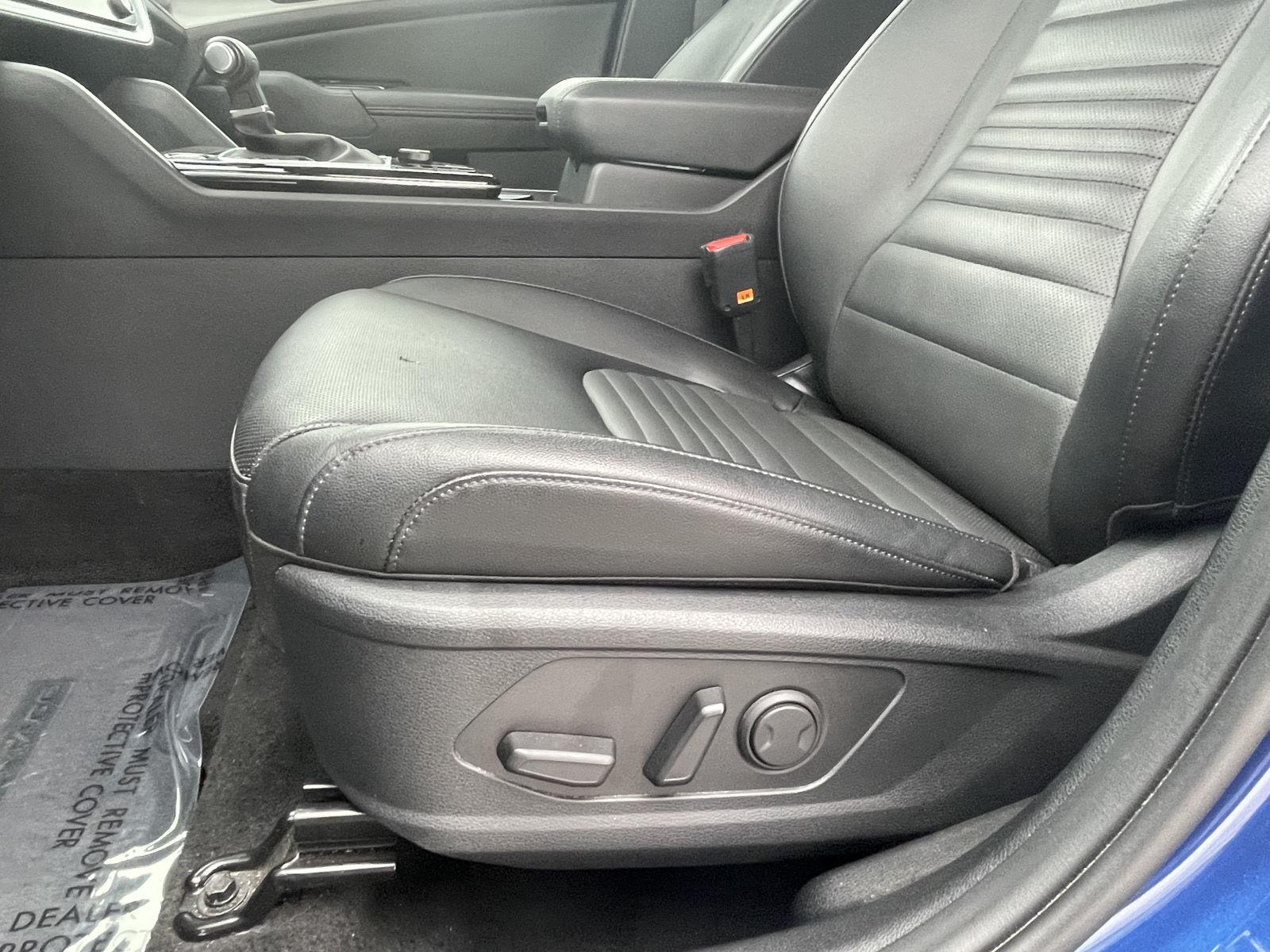 Vehicle photo 18