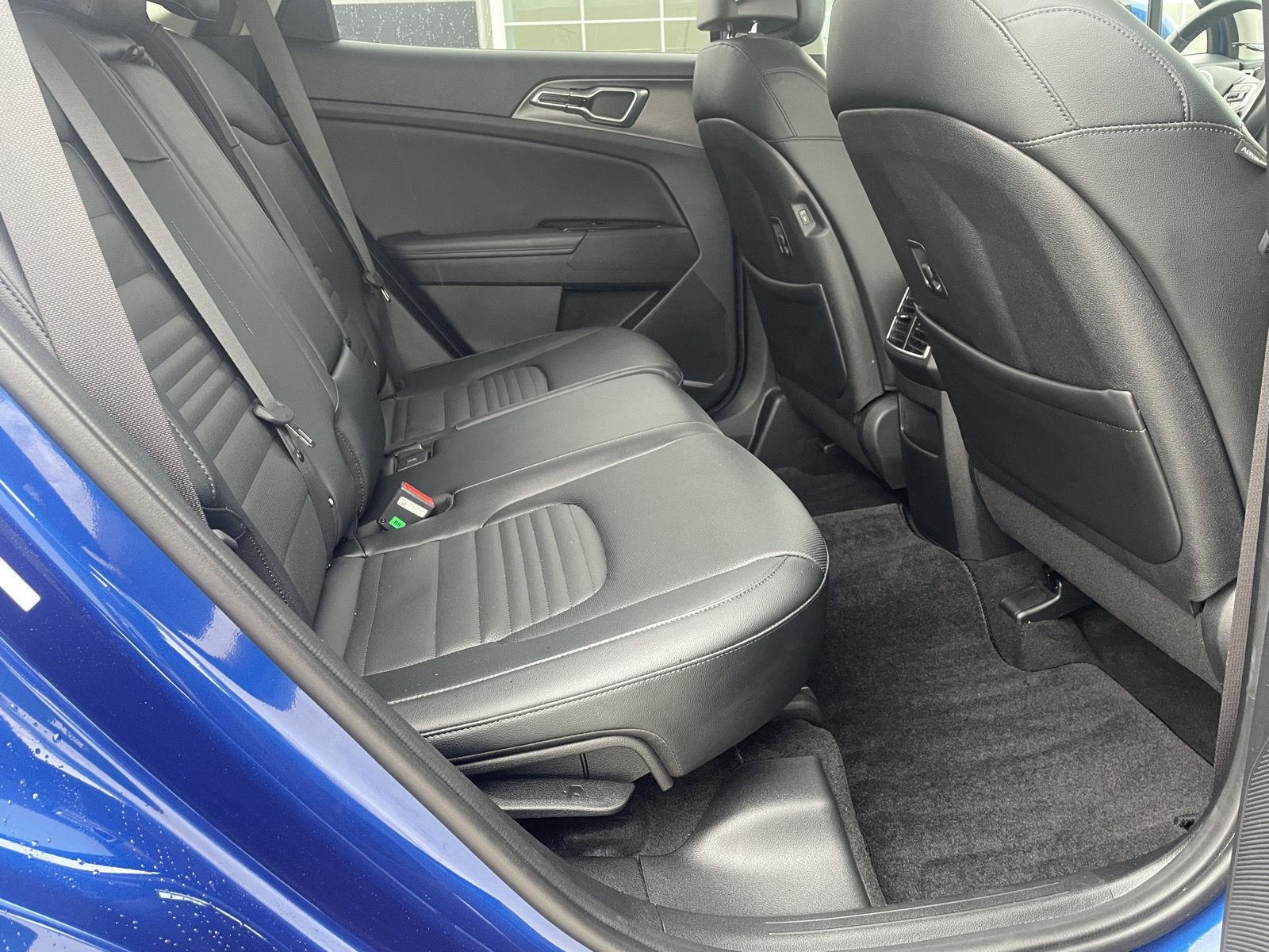 Vehicle photo 19