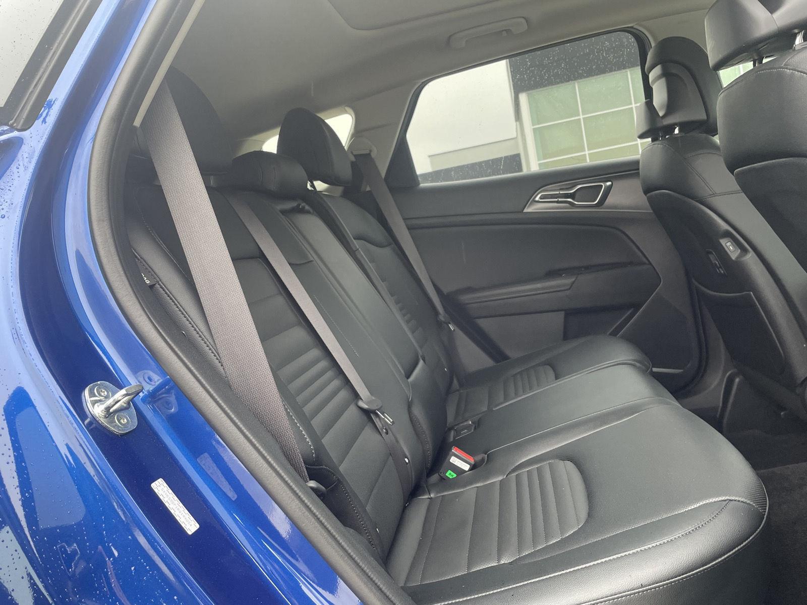 Vehicle photo 20