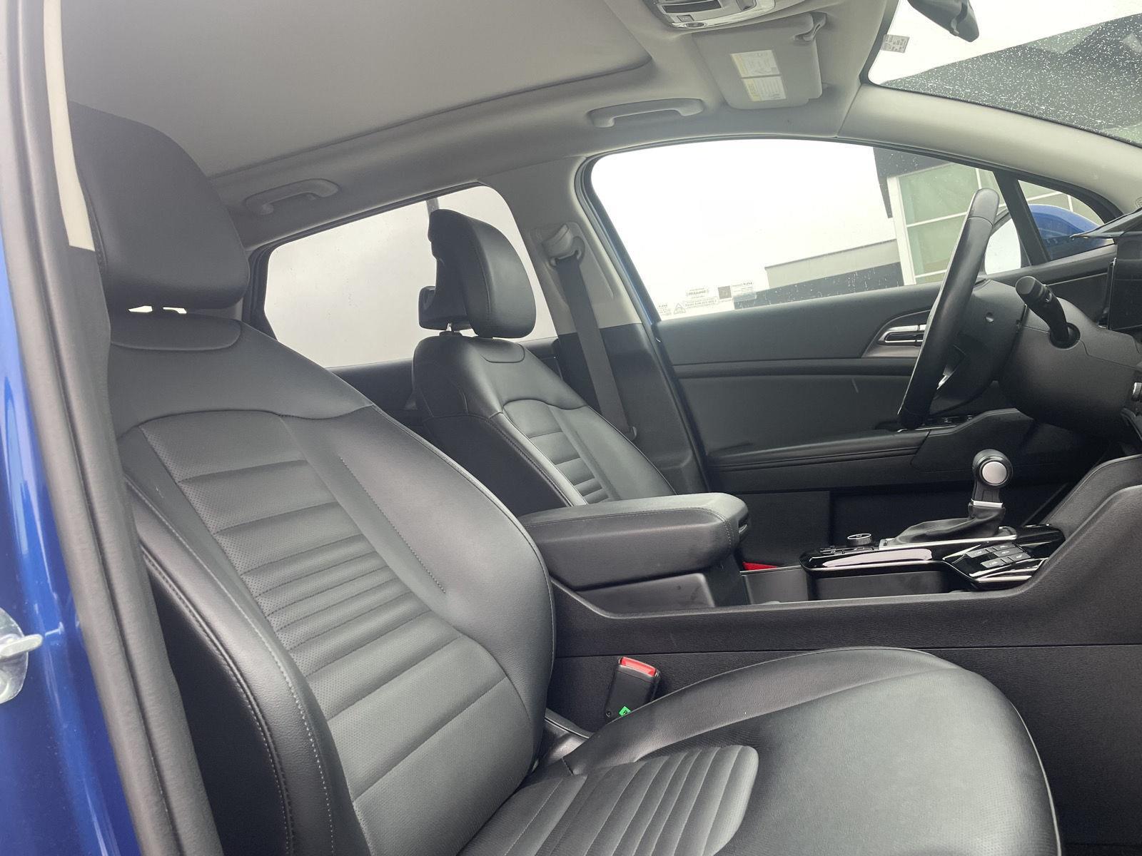 Vehicle photo 22