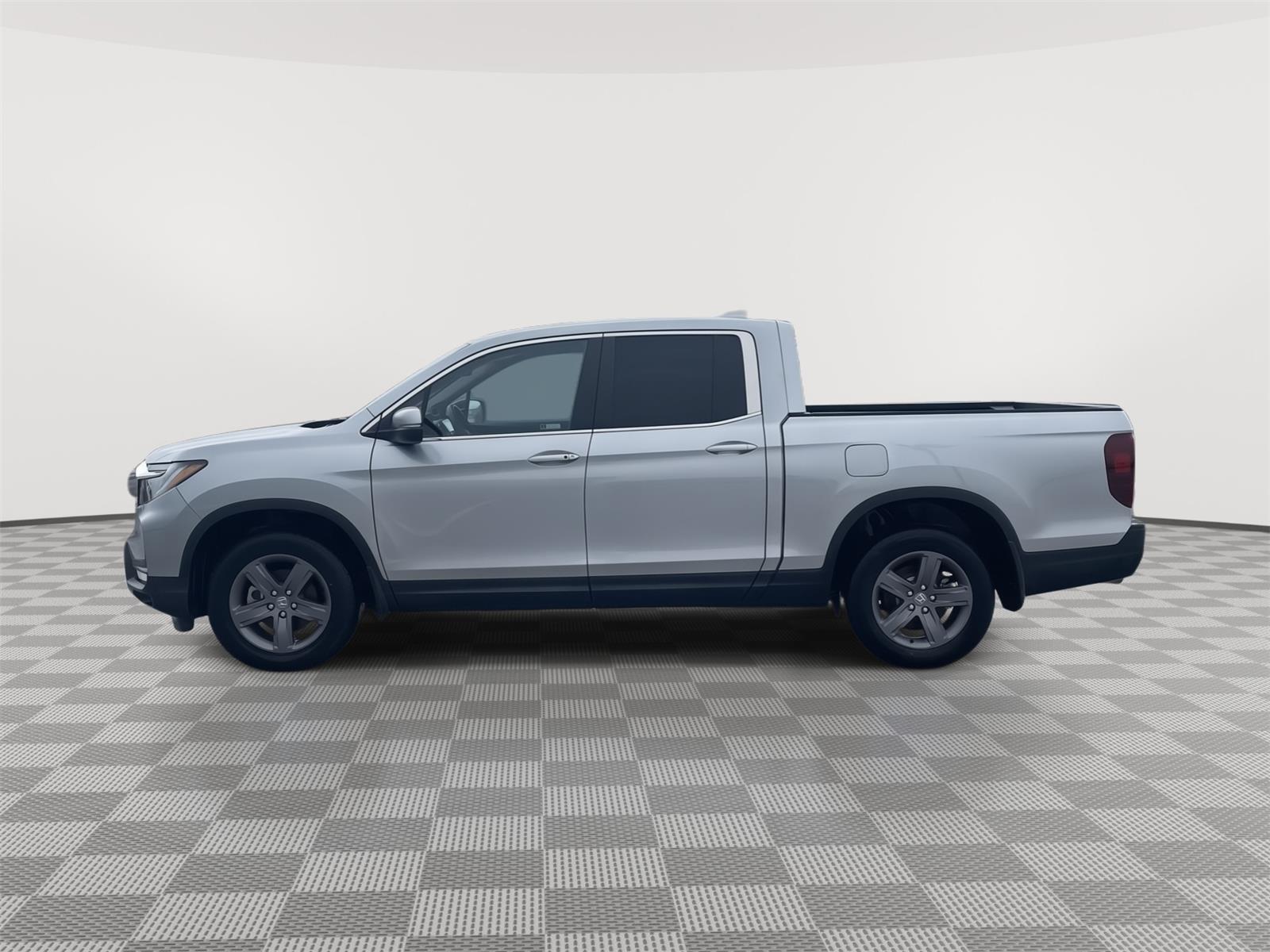 Vehicle photo 2