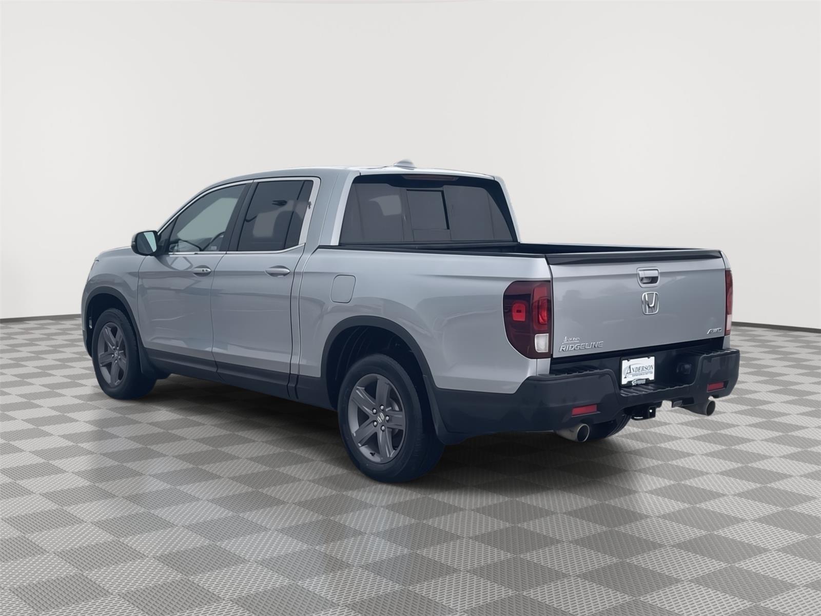 Vehicle photo 4