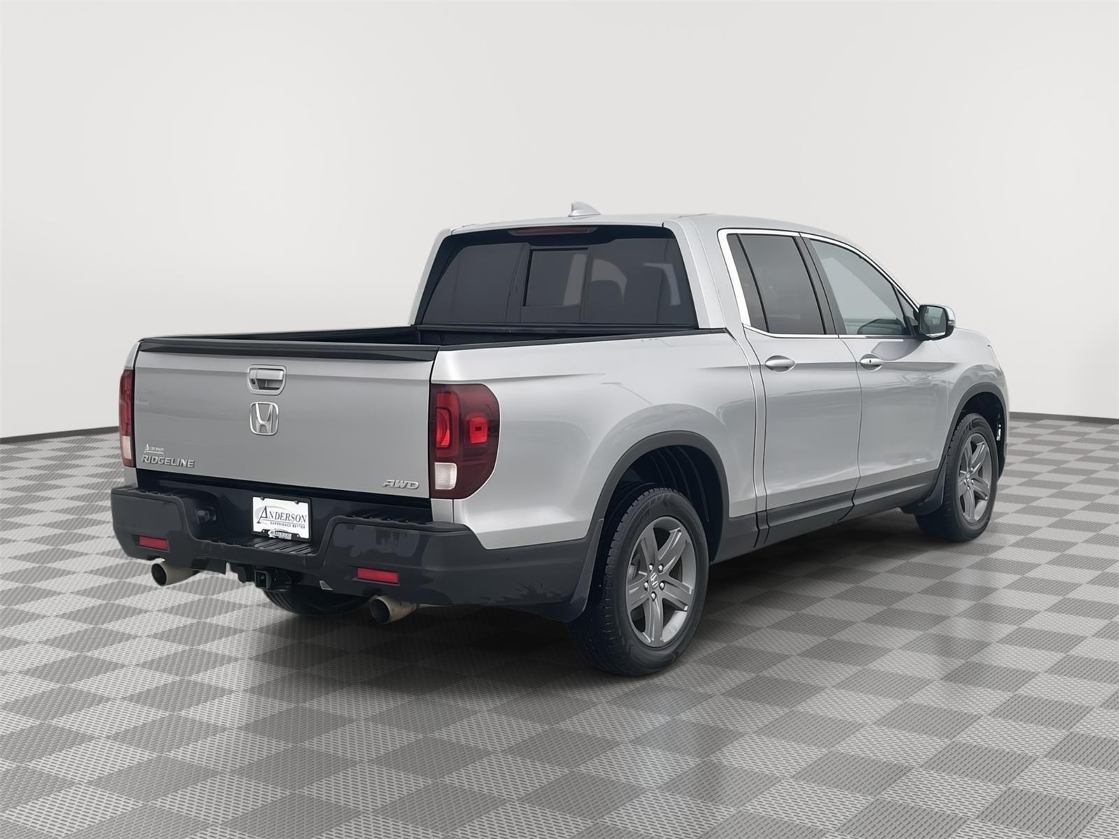 Vehicle photo 6