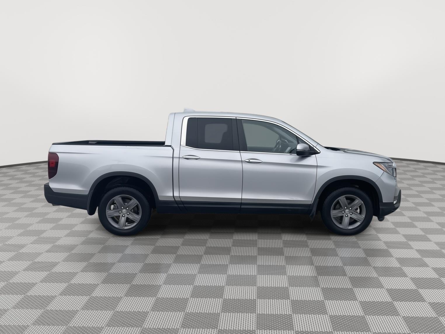 Vehicle photo 7