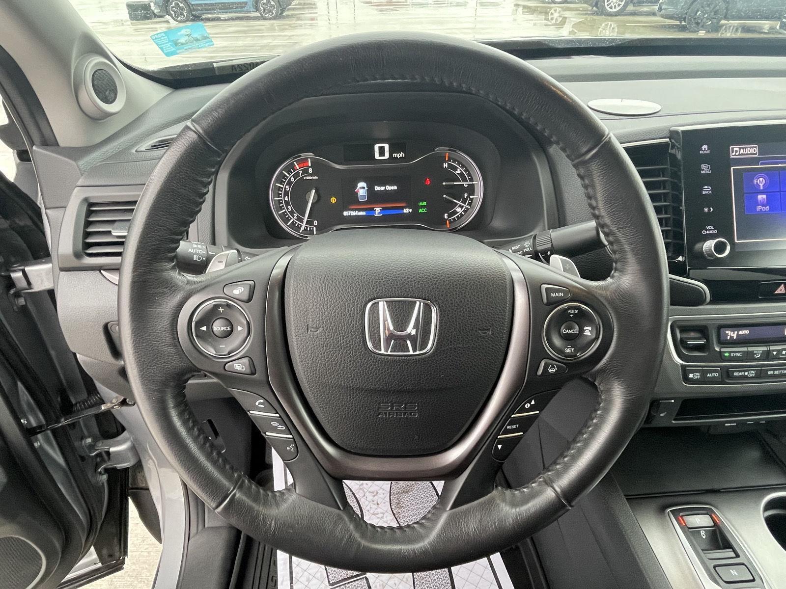 Vehicle photo 12