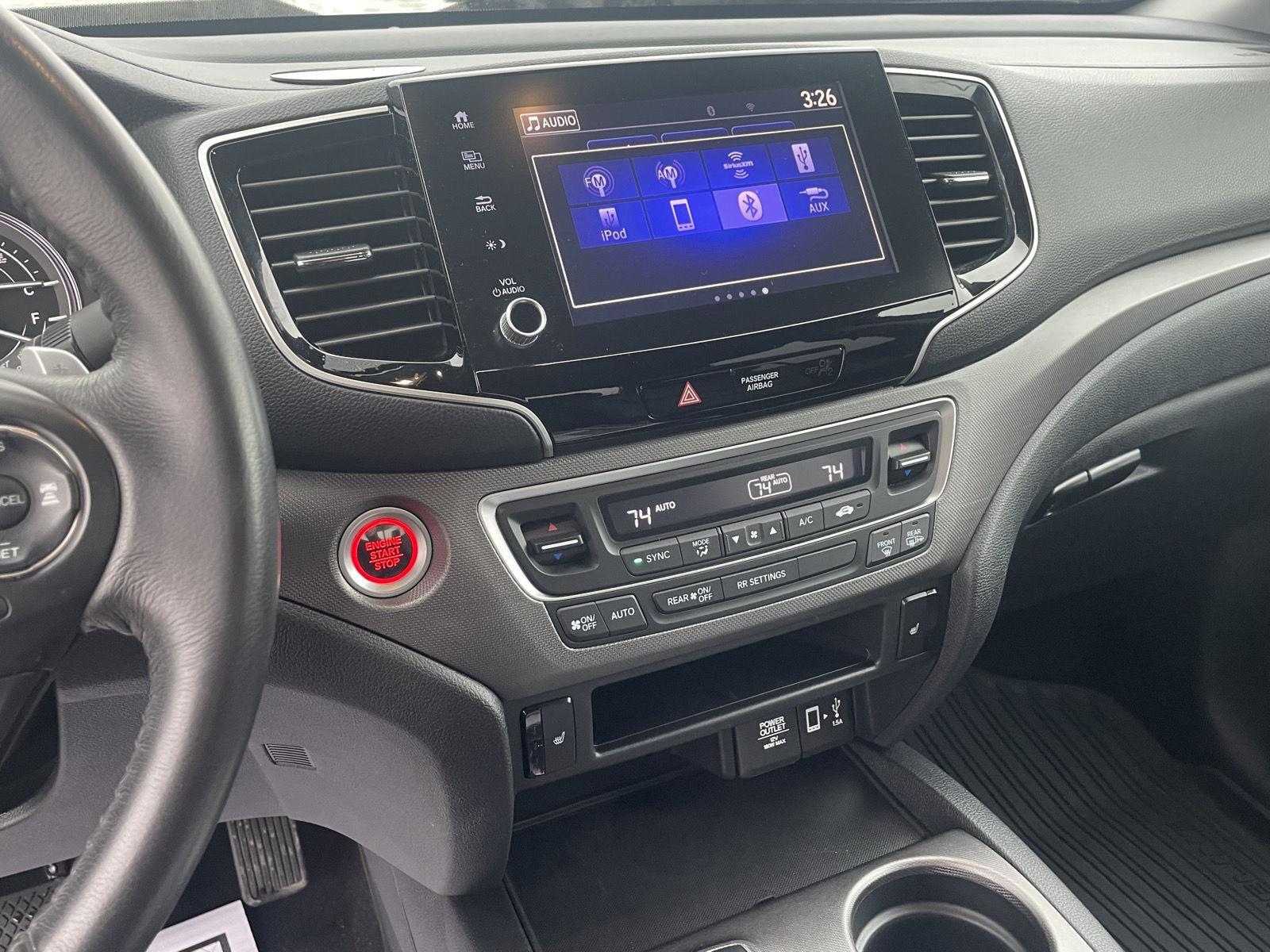 Vehicle photo 13