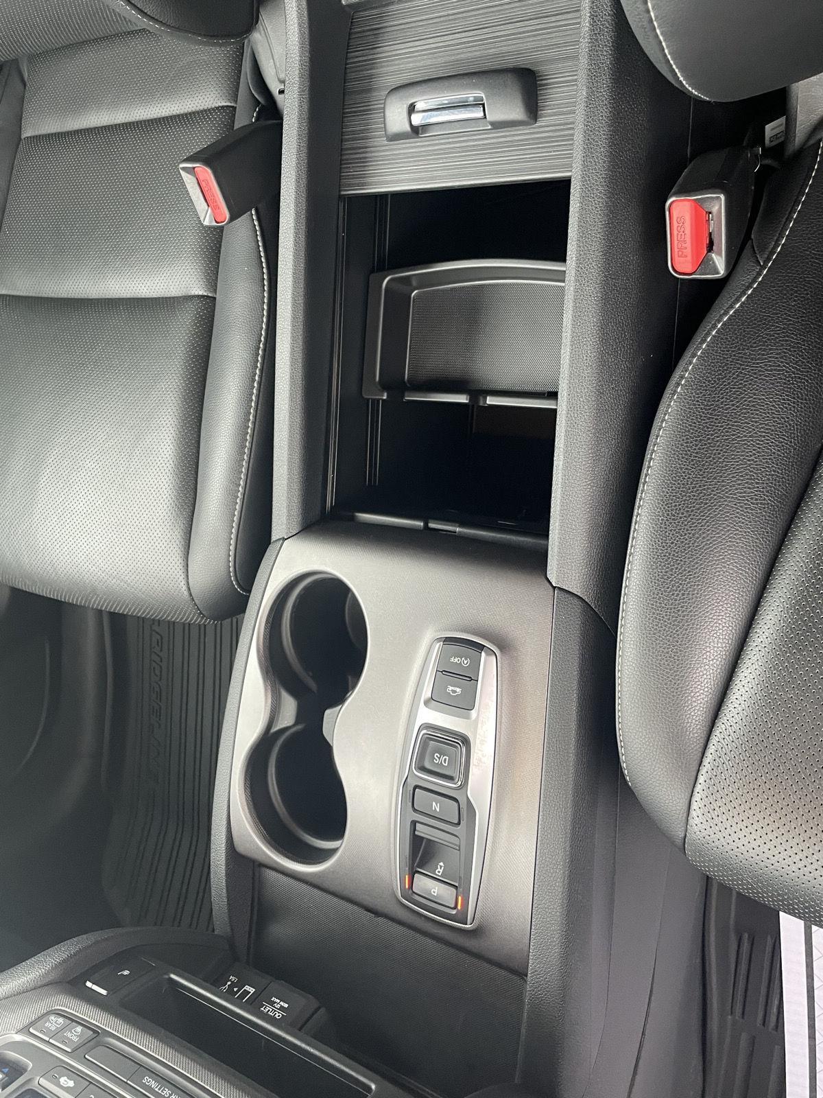 Vehicle photo 14