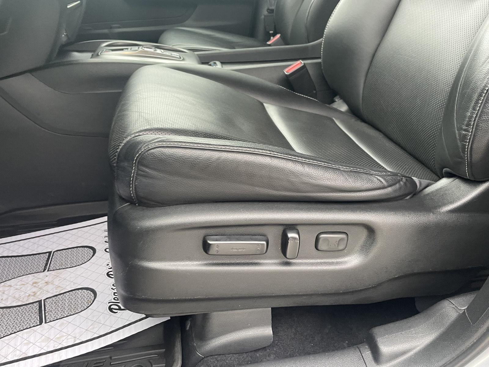 Vehicle photo 16