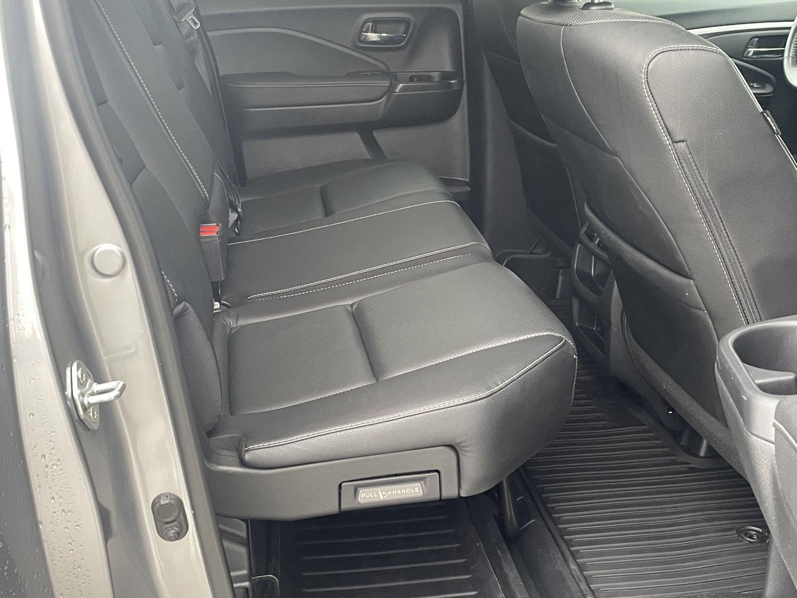 Vehicle photo 17