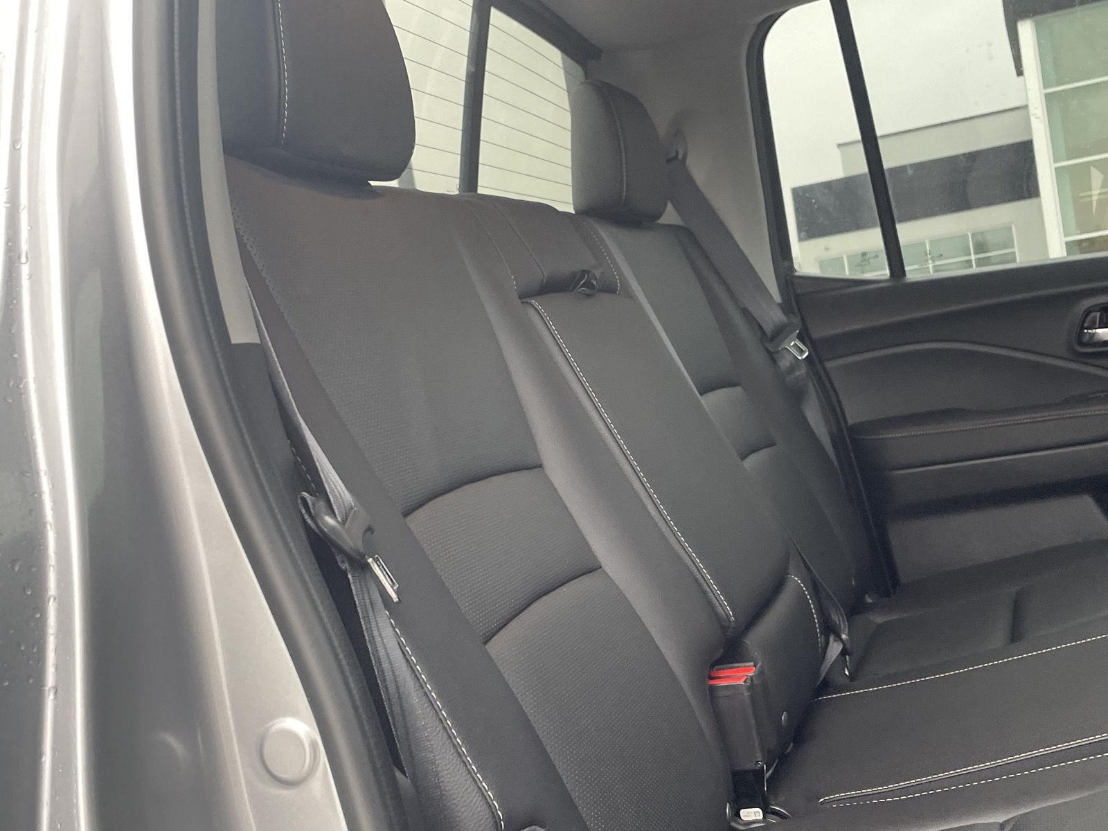 Vehicle photo 18