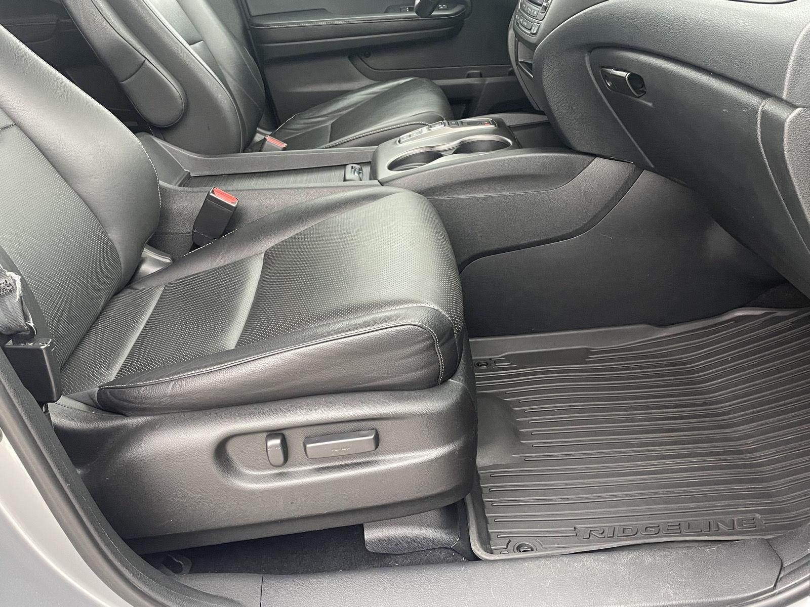 Vehicle photo 19