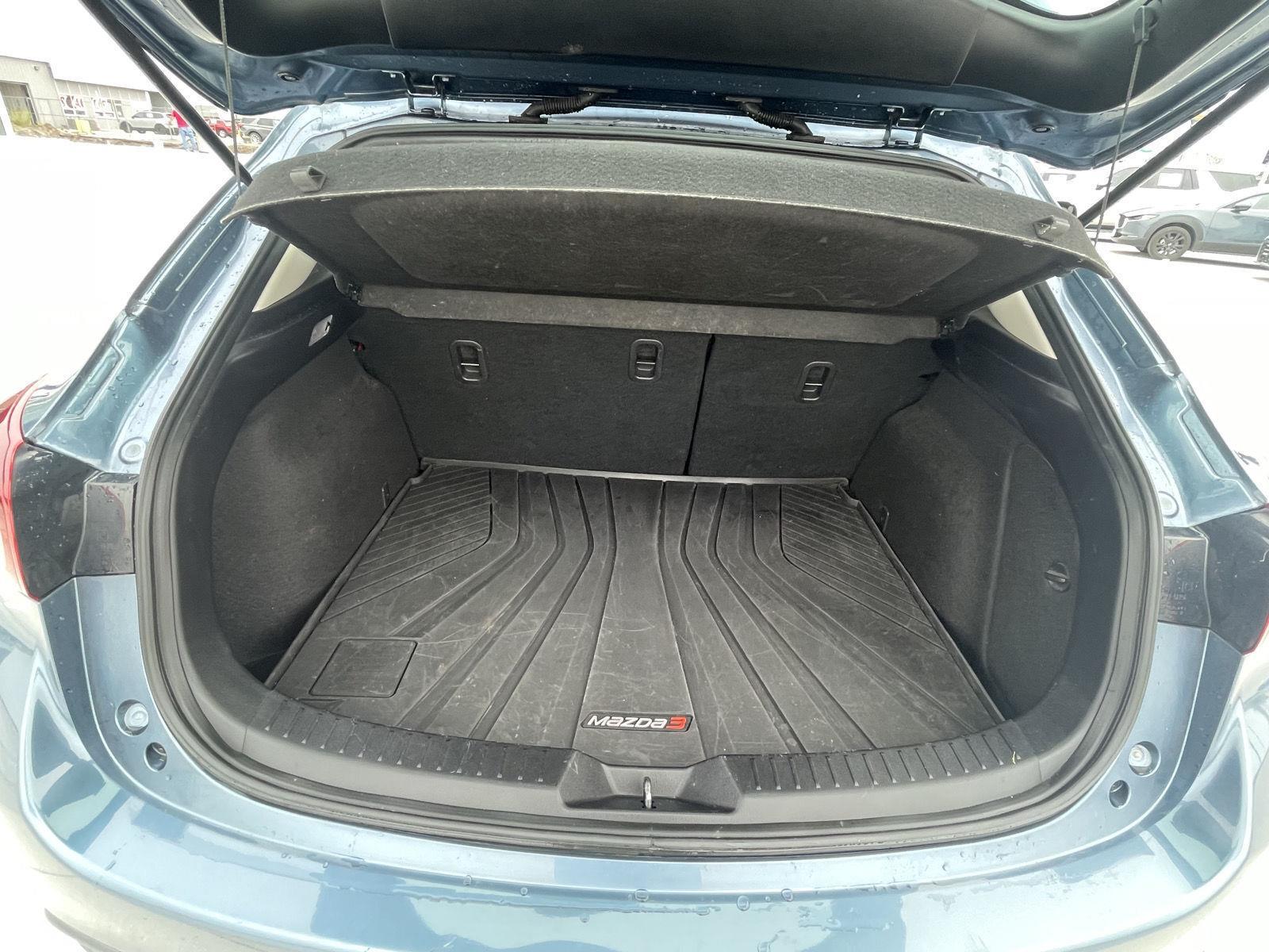 Vehicle photo 15