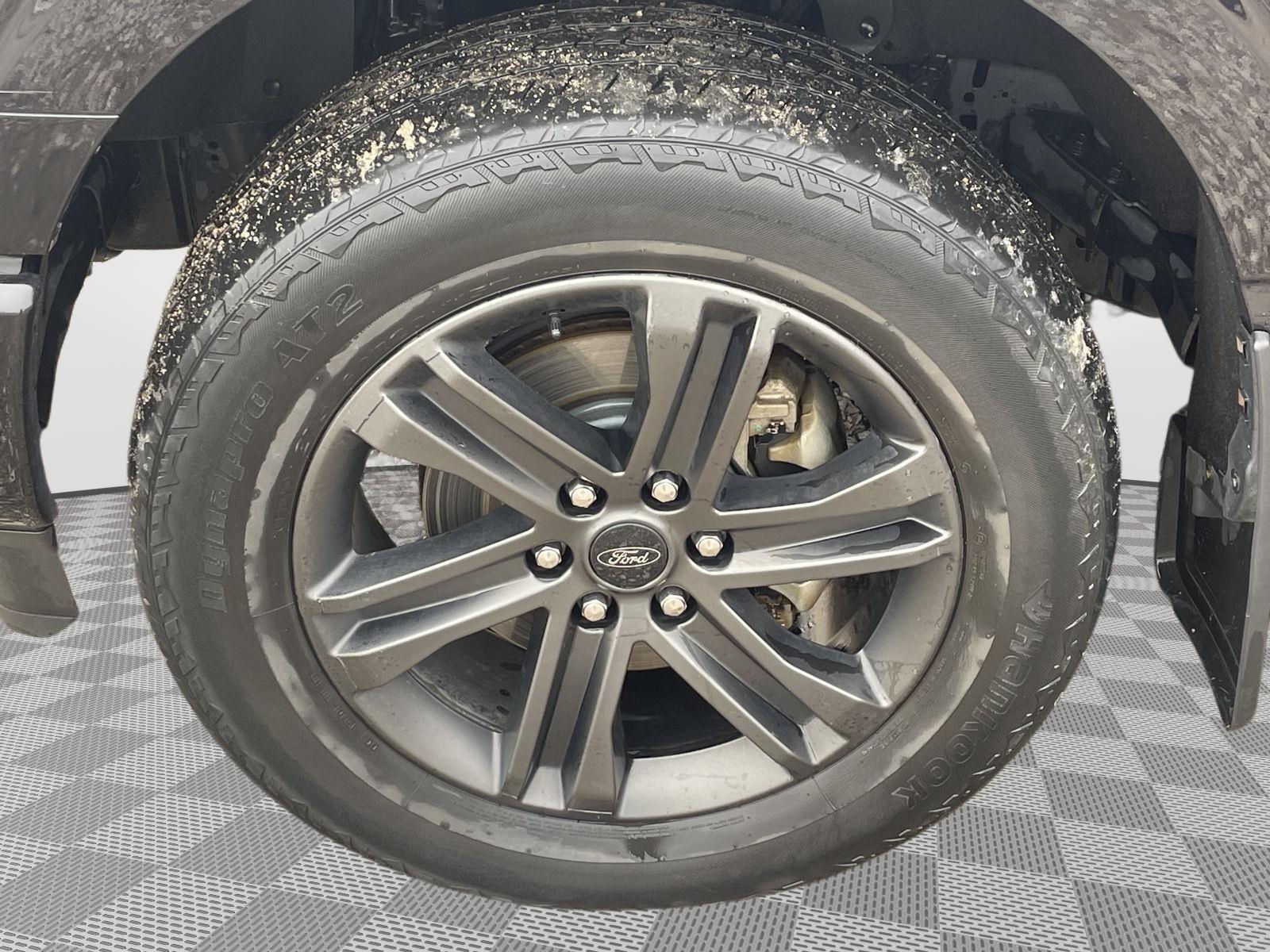 Vehicle photo 10