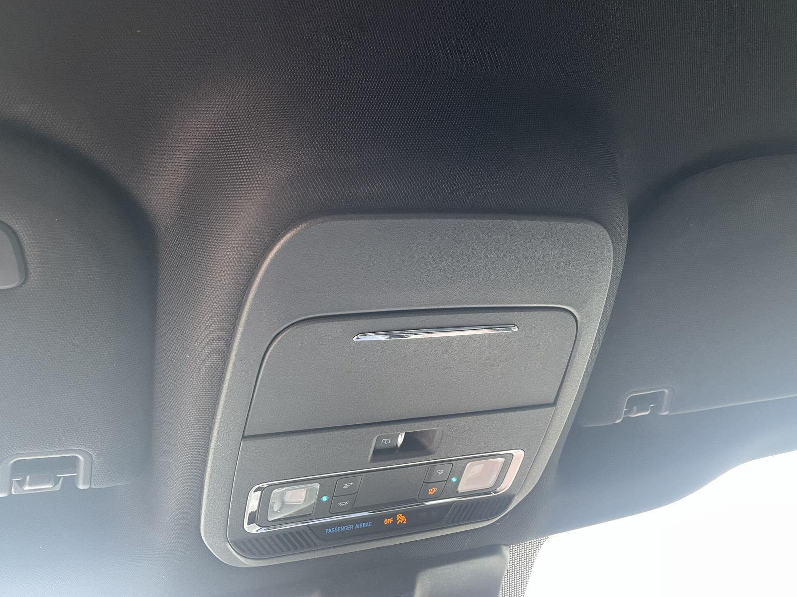 Vehicle photo 17