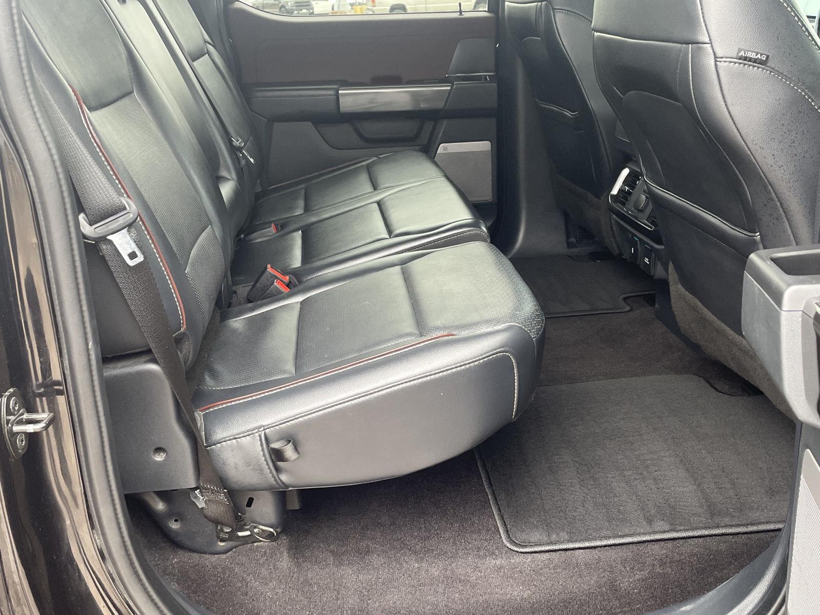 Vehicle photo 19