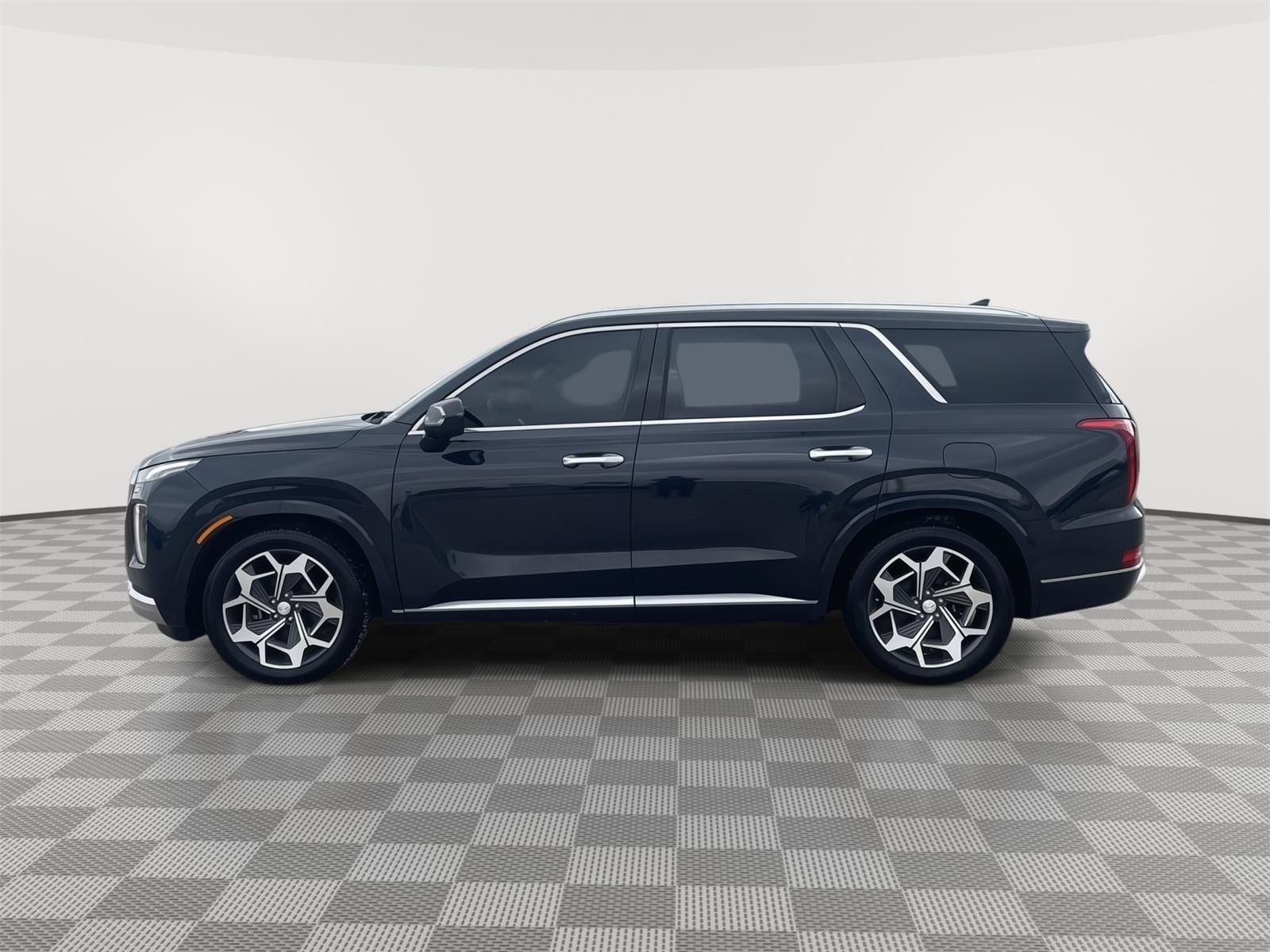Vehicle photo 2