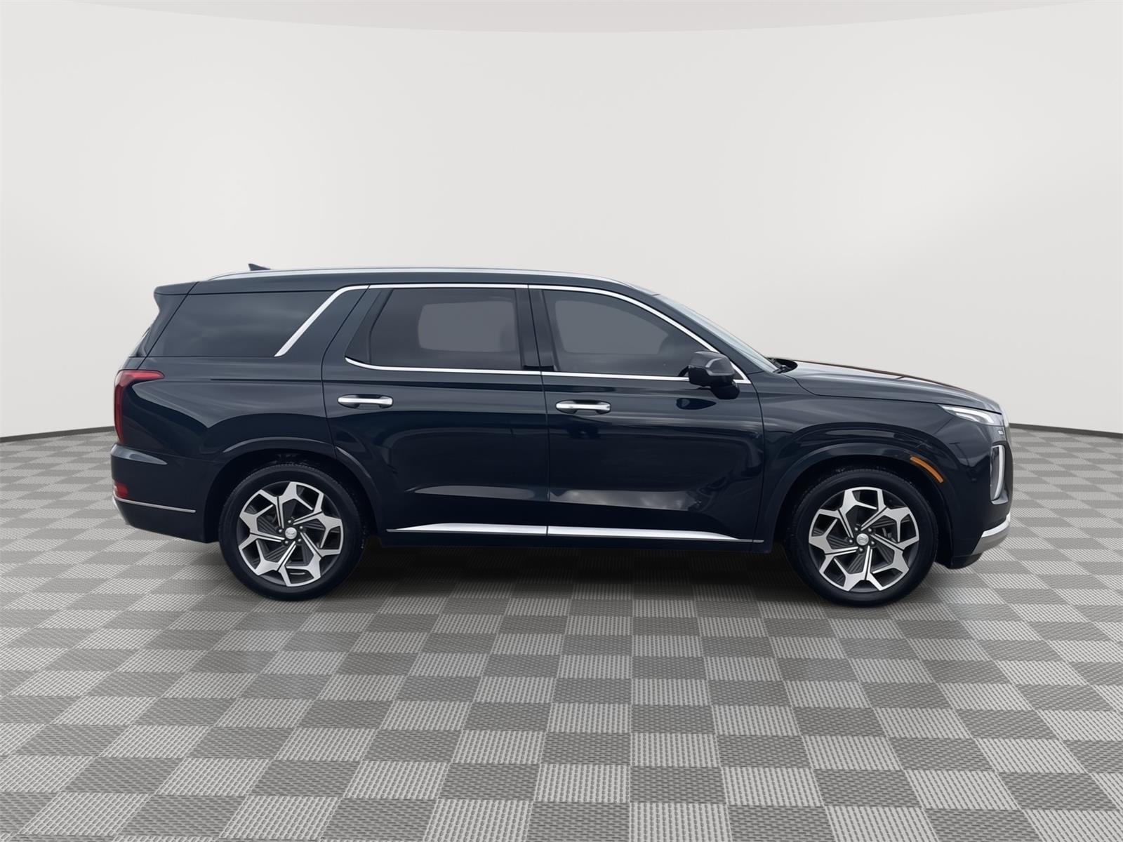Vehicle photo 7