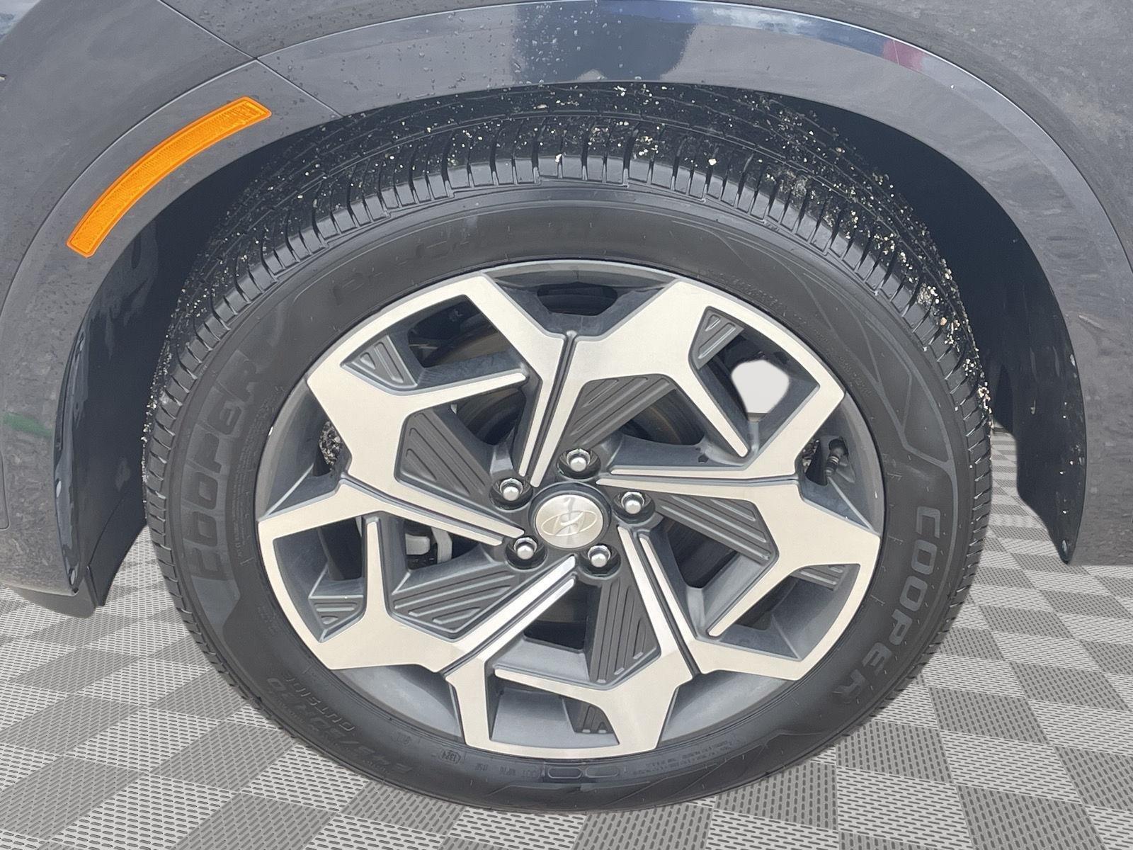 Vehicle photo 10