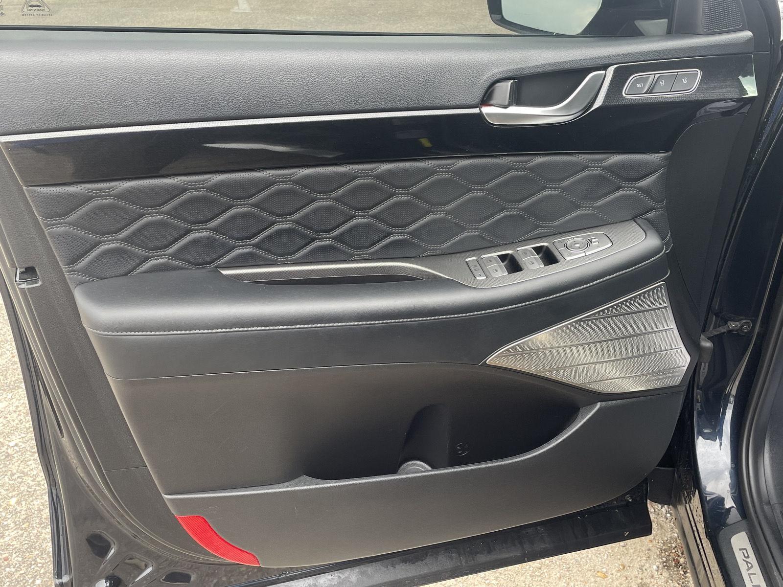 Vehicle photo 13