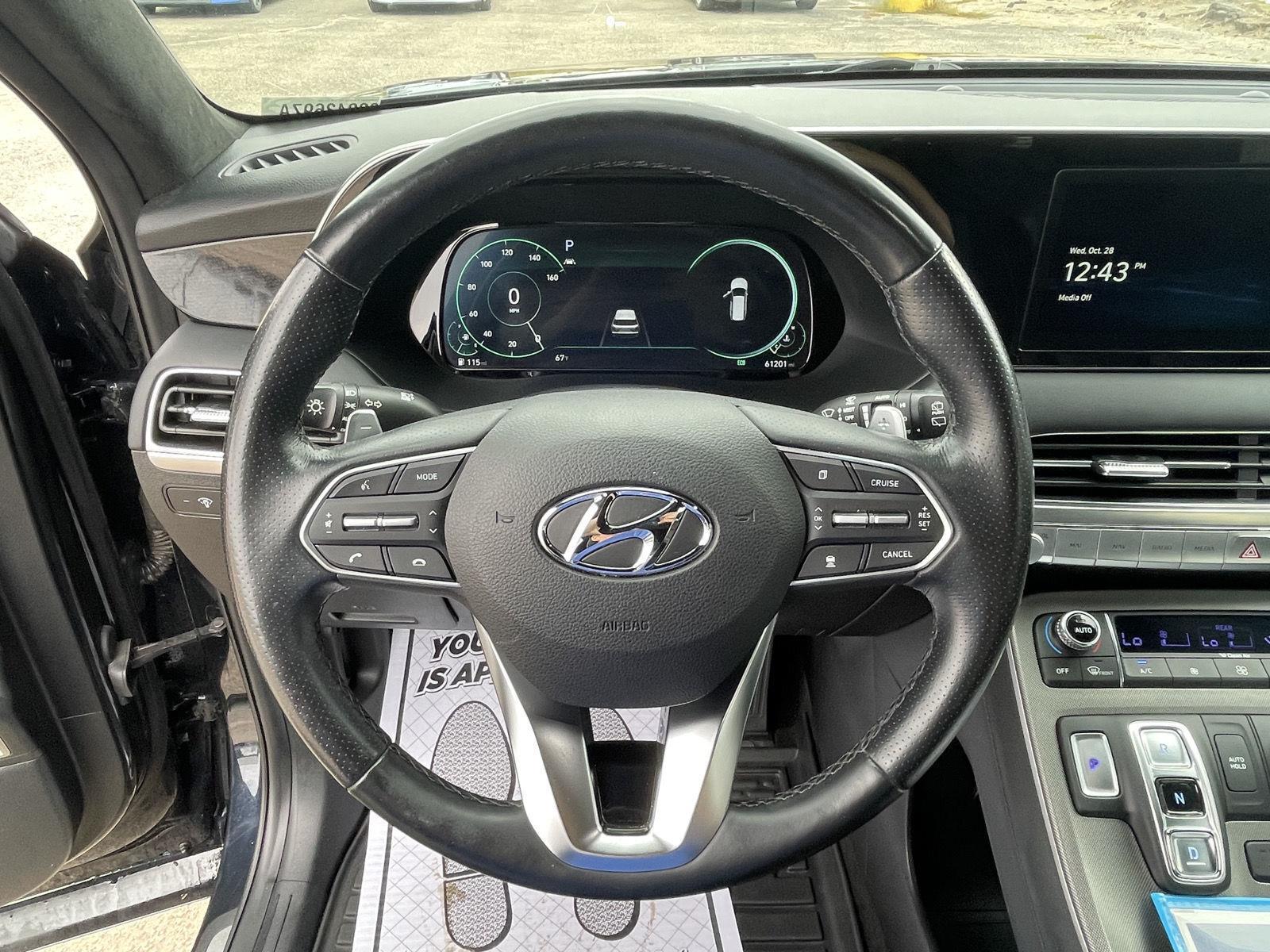 Vehicle photo 14