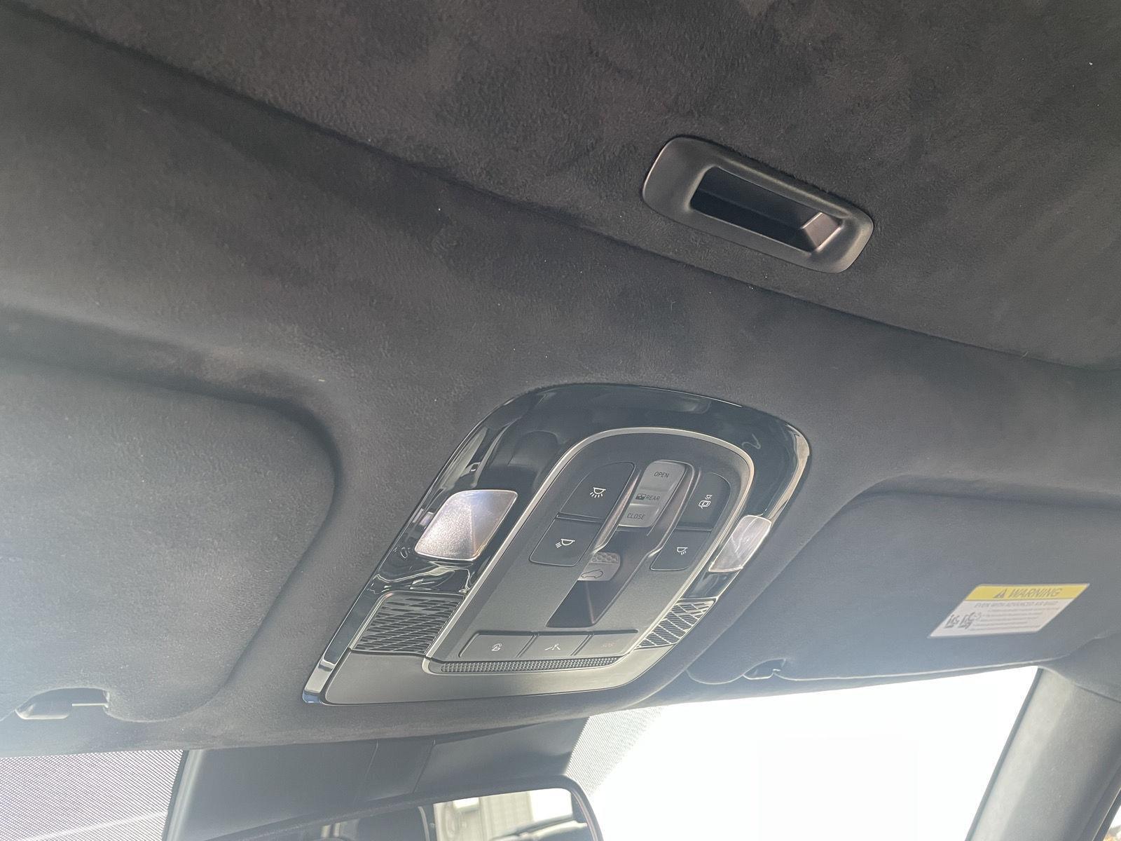 Vehicle photo 18